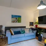 Cosy Family Retreat With Garden & Workspace