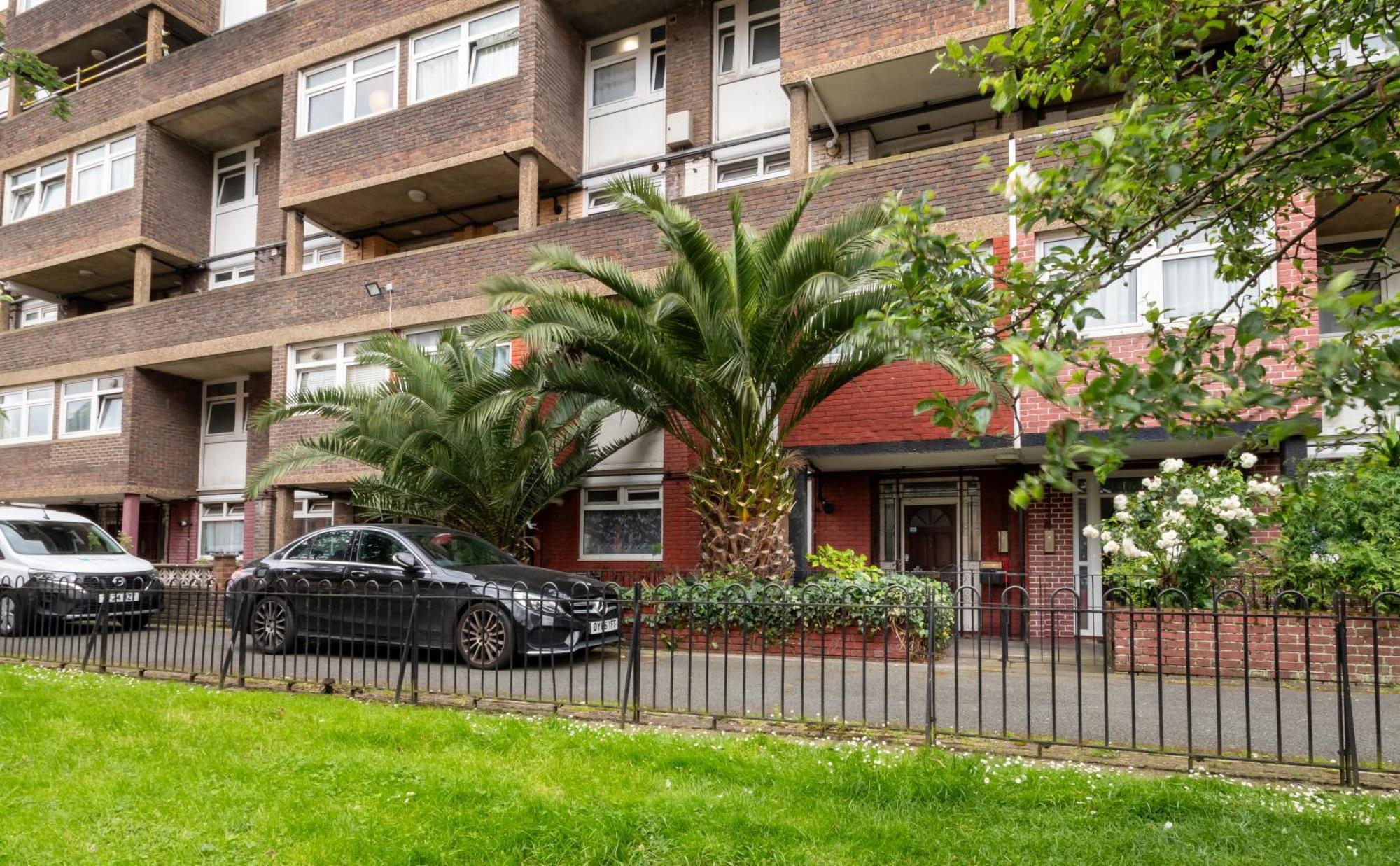 Apartament Cosy Family Retreat With Garden & Workspace *